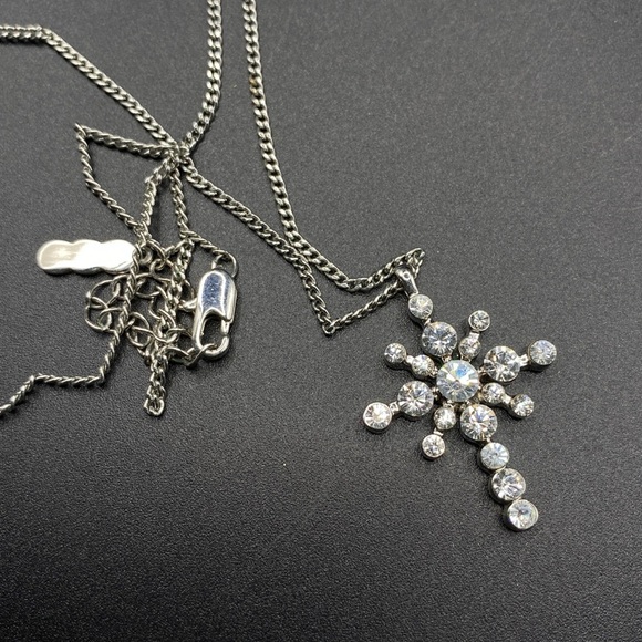 CAMROSE KROSS JBK Rhinestone Starlight Silver Tone Cross Necklace On Chain - Picture 3 of 9